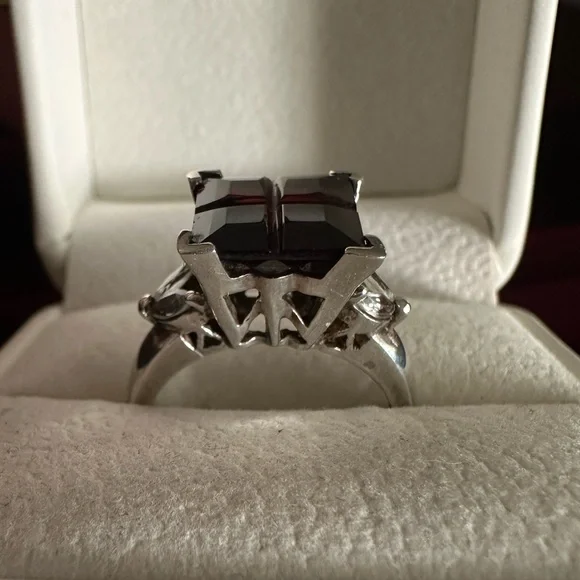 1990s Garnet Statement Ring Size 8 - Picture 3 of 11